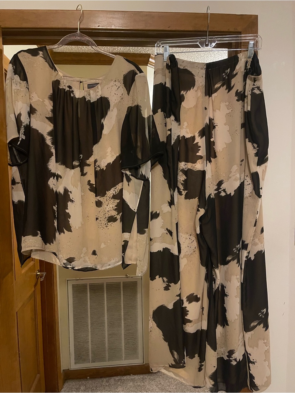 Vince Camuto Black and Beige Abstract Print Wide-Leg Jumpsuit Set